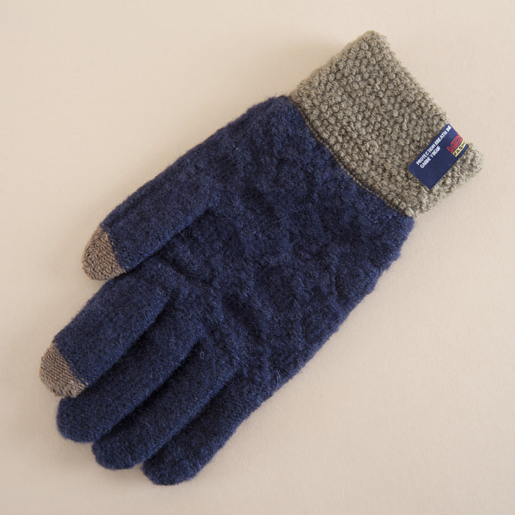 Knitted woolen gloves