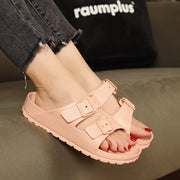 Men and women outer wear flip-flops can be wet beach sandals